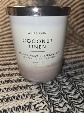 White Barn Coconut Linen Soy Candle - White & Soft Pink